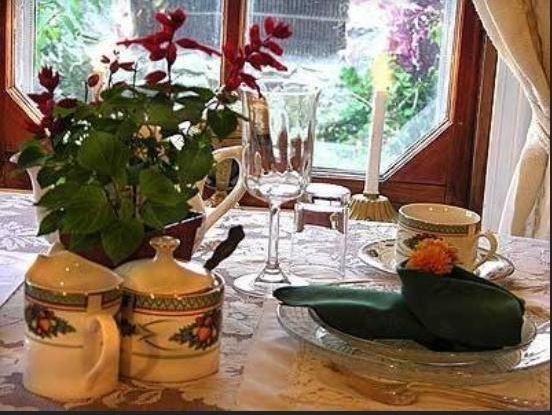 Isaac Hilliard House Bed And Breakfast Pemberton Restaurant photo