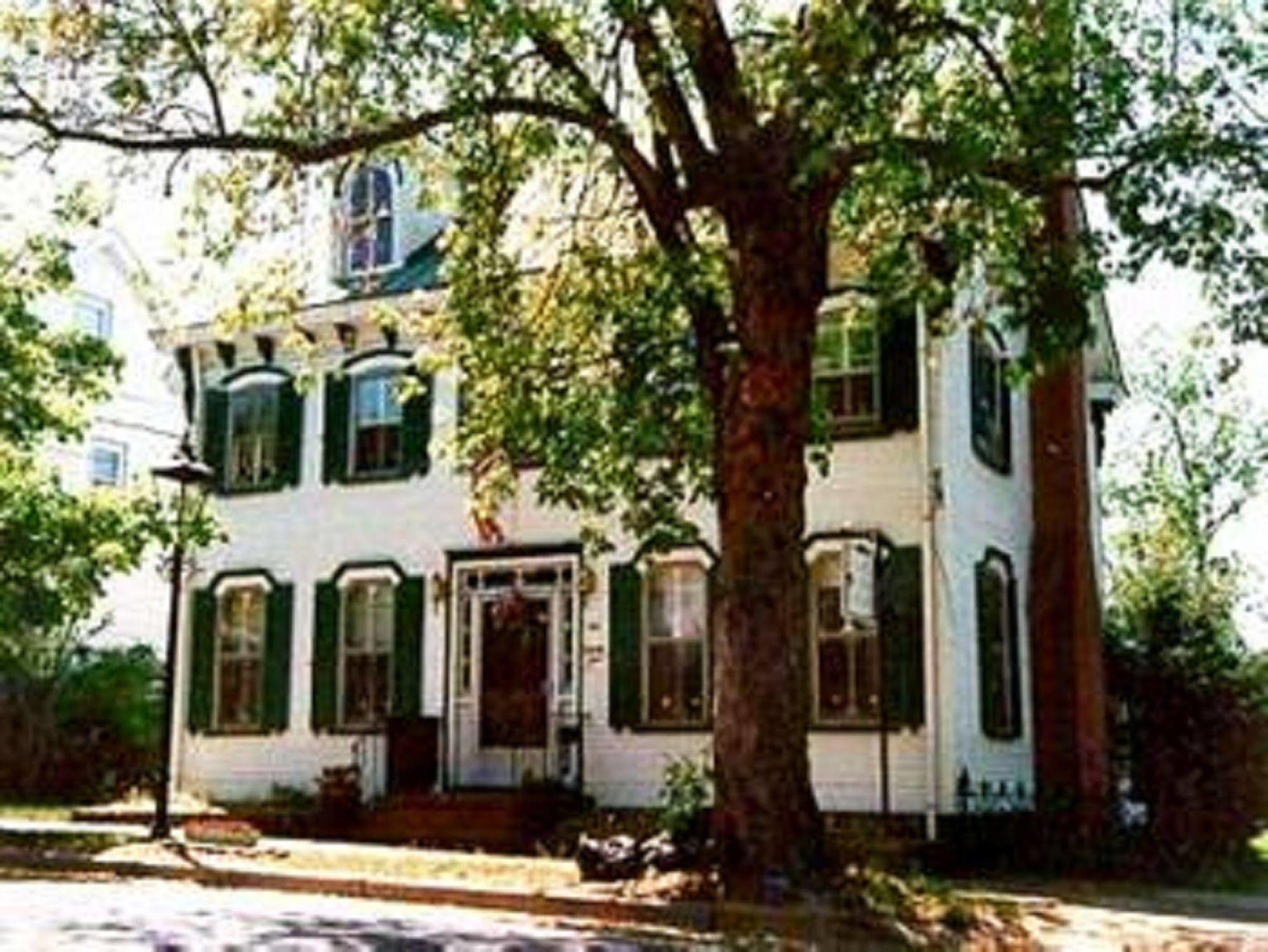 Isaac Hilliard House Bed And Breakfast Pemberton Exterior photo